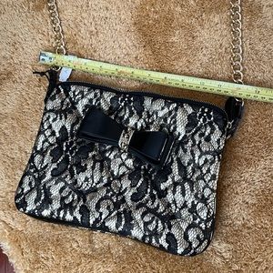 NWT crossbody lace case/purse by Aldo with bow